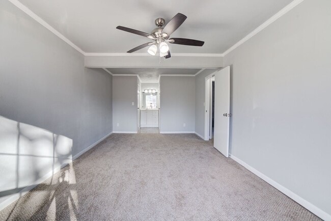 Building Photo - Stunning 4 Bed 3 Bath Home on Quiet Street!