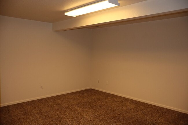 Building Photo - Cozy & Spacious 3-Bedroom Townhome In Fort...