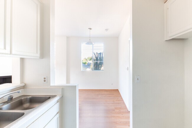 Kitchen/ Dining - 2452 S Centinela Ave
