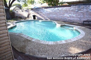 Building Photo - 6819 Heatherbrook