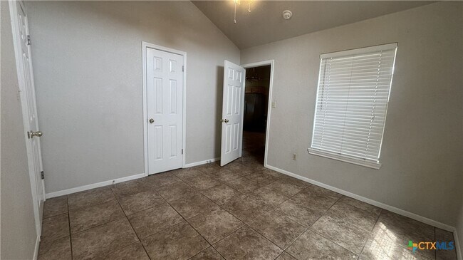 Building Photo - 3701 Water Oak Dr