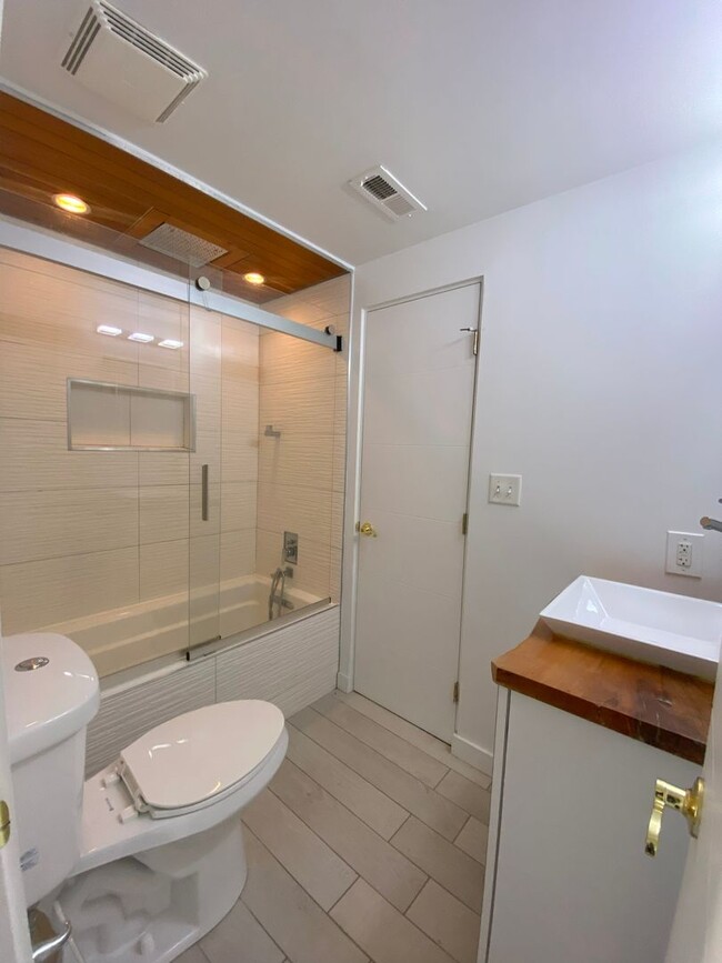 Building Photo - Modern 2 Bedroom in Adams Morgan!