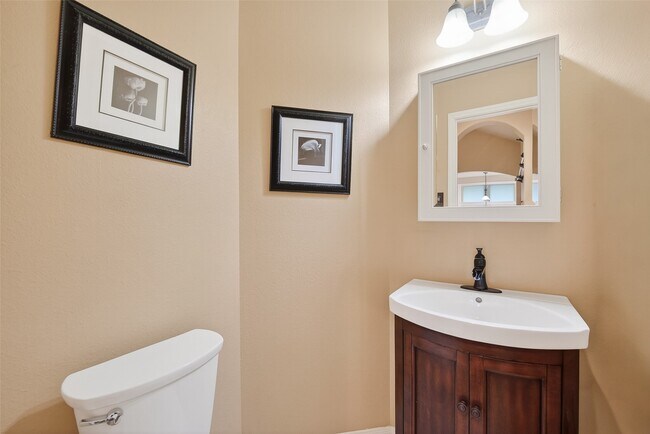 Building Photo - 2203 Lakewind Ln