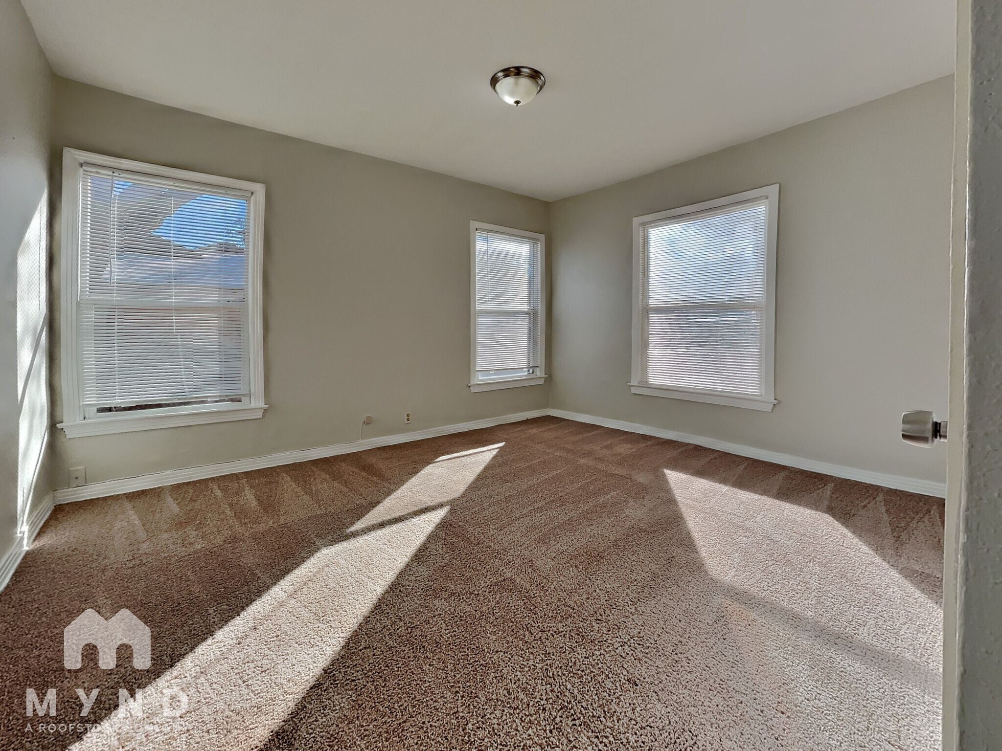 Building Photo - 321 Edgefield Dr