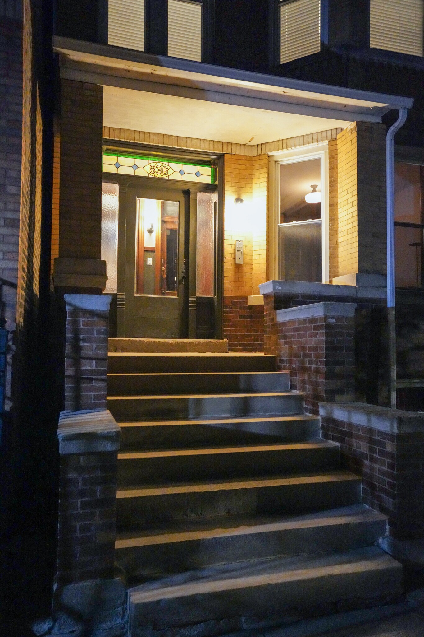 Building Photo - 836 N Maplewood Ave