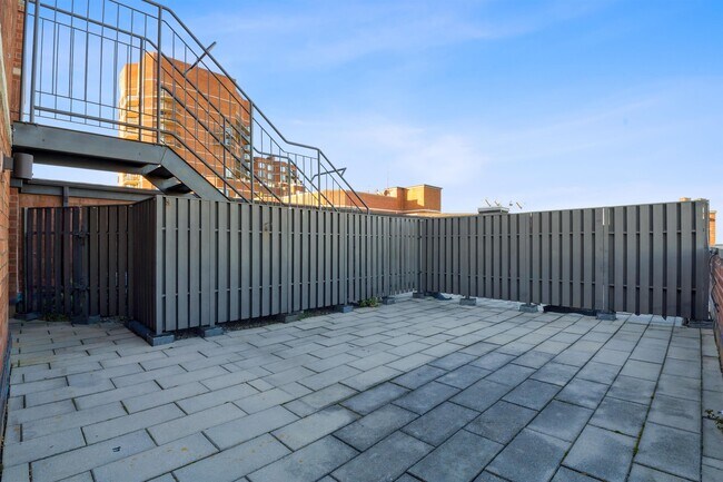 Building Photo - 1209 Harmon Cove Tower