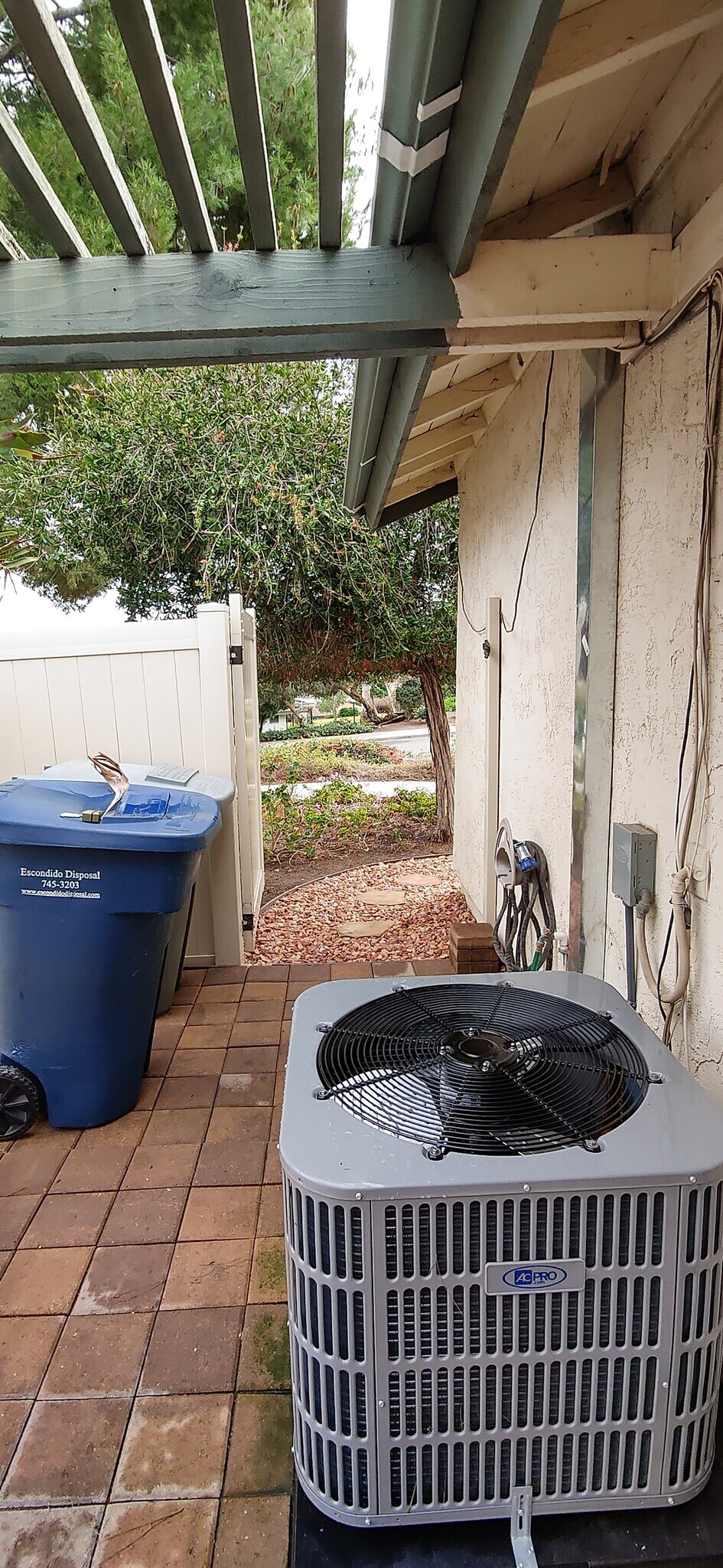 Backyard gate access - 250 Parkside Gln