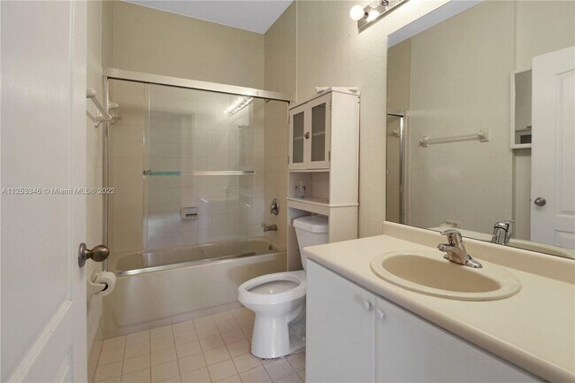 Building Photo - 2711 SE 16th Ave