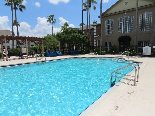Building Photo - Orlando Park Central Gated Resort Style Co...