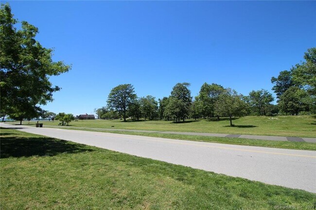 Building Photo - 637 Cove Rd
