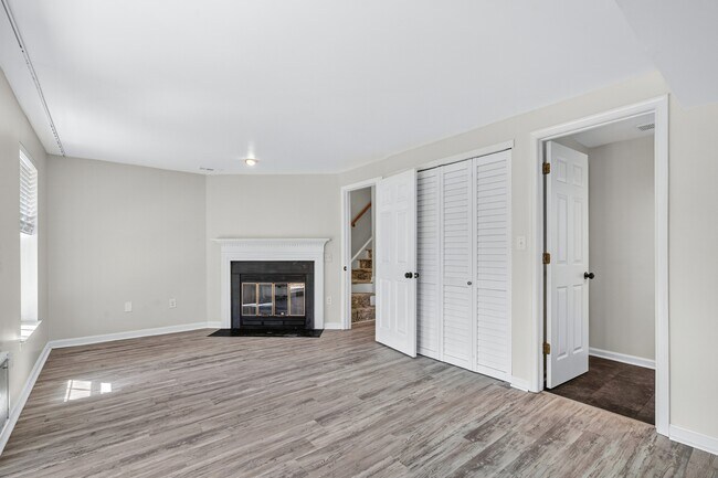 Building Photo - 7123 Gresham Ct W