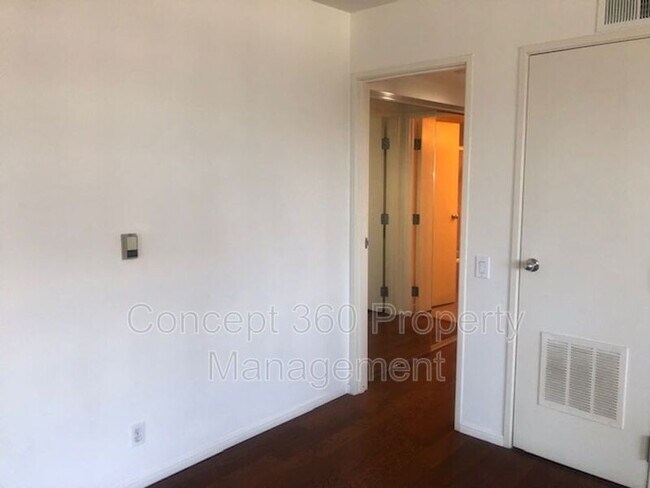 Building Photo - 525 E SEASIDE Way