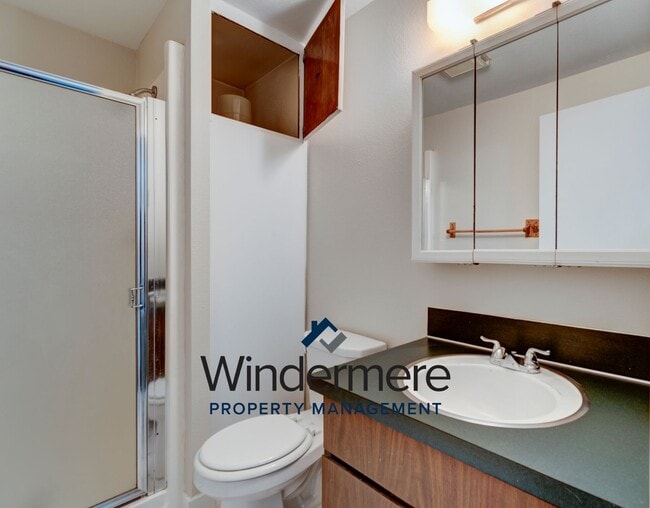 Building Photo - Windermere PM: 2 bedroom/2 bath condo
