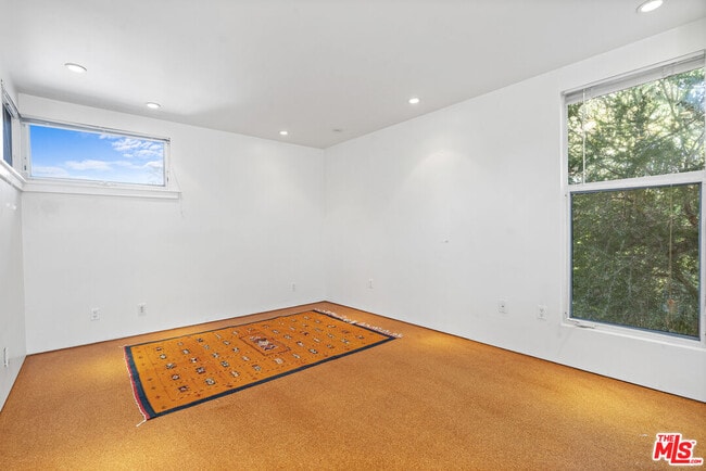 Building Photo - 648 Palms Blvd