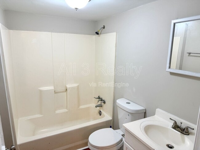 Building Photo - 117 Clayton St