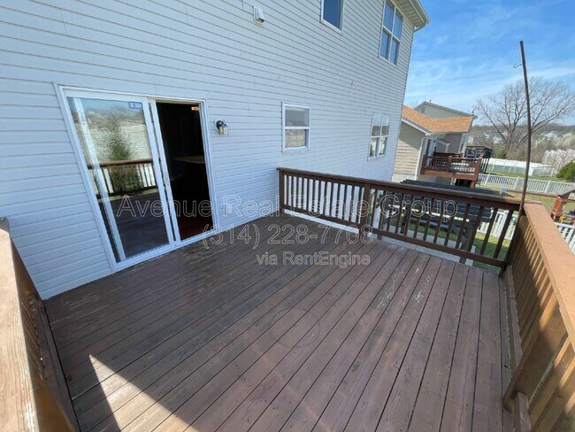 Building Photo - 5533 Emerald Pl Dr