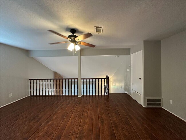 Building Photo - 3647 Palm Grove Dr