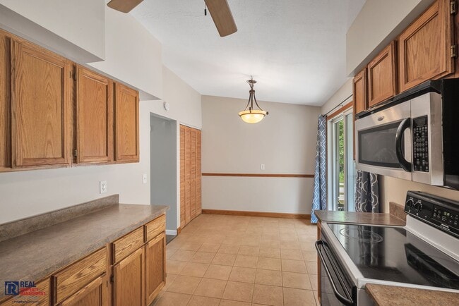 Building Photo - 2200 Gary Dr