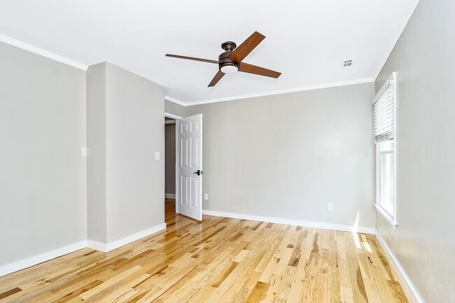 Building Photo - 2129 Agecroft Rd