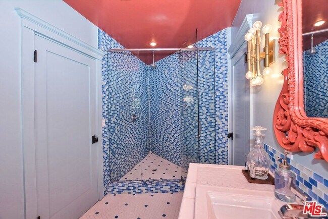 Building Photo - 2172 Argyle Ave