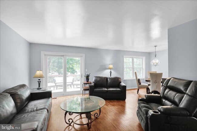 Building Photo - 3 Bed 3 Bath Updated Townhouse In Lititz