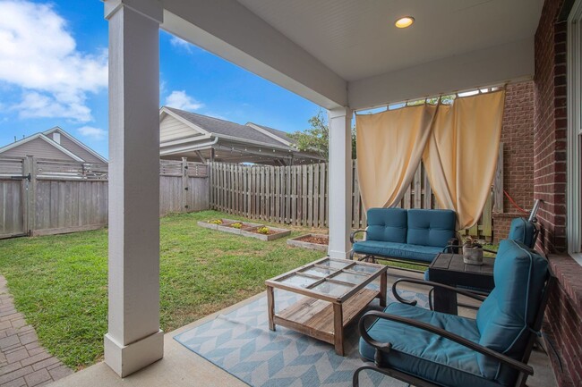 Building Photo - Beautiful Nolensville Townhome