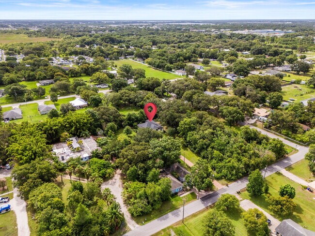 Building Photo - Charming 3-Bed with 2 Baths Oasis in St. C...