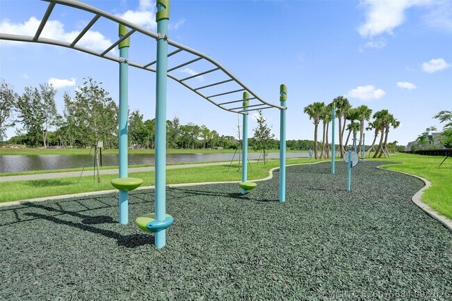 Building Photo - 4676 Longwood Lake Sq