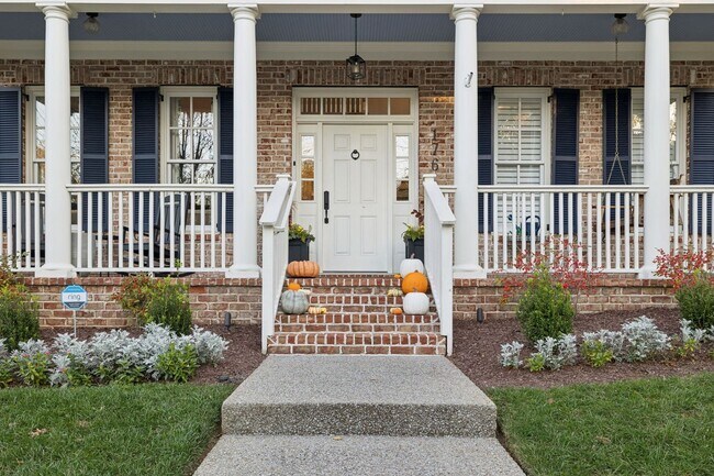 Building Photo - Luxury Executive Rental in Highlands of La...