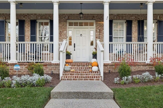 Building Photo - Luxury Executive Rental in Highlands of Ladd Park