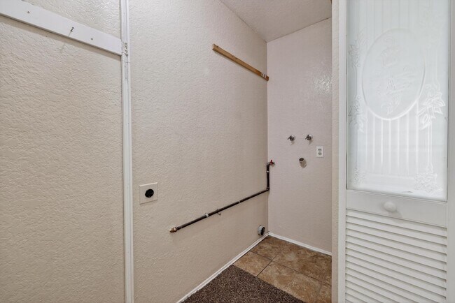 Building Photo - 2 Spacious Bedroom Diamond Bar Condo for L...