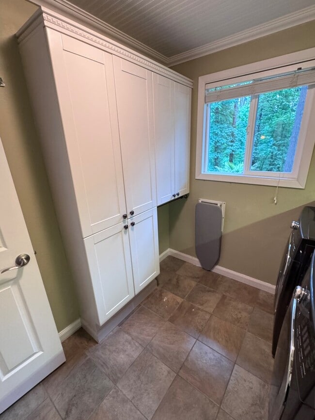 Building Photo - Spacious 4 Bed Home Backing to Private Woodland Trails! Finished Basement, Large Deck, Office, Pe...