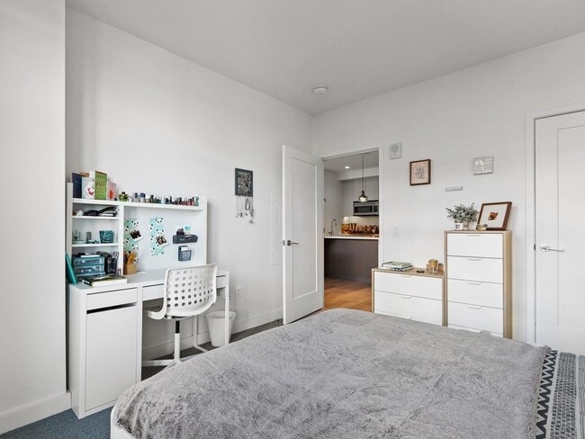 Building Photo - 375 Canal St