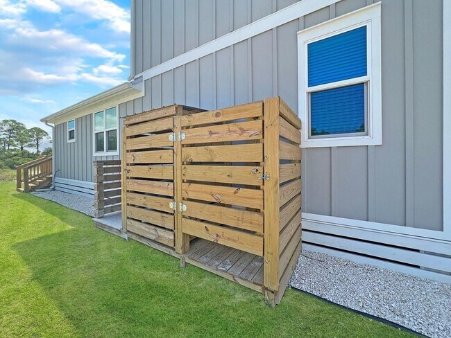 Building Photo - 373 Rhonda del Sol Cir