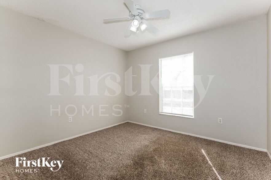 Building Photo - 1237 E Grove Ave