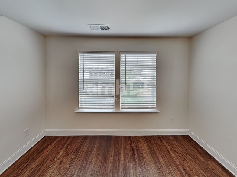 Building Photo - 427 Catawba St