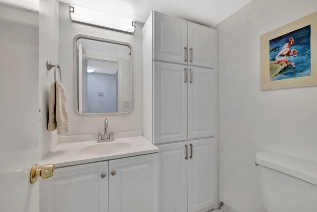 Building Photo - 355 S Ocean Dr