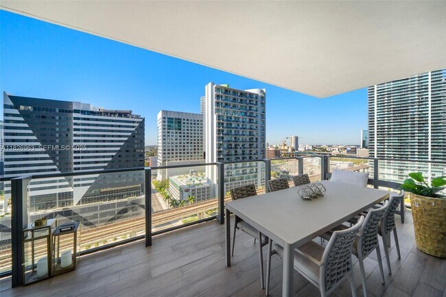 Building Photo - 88 SW 7th St