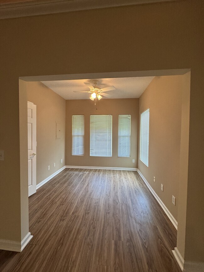 Building Photo - 9768 Leyland Dr