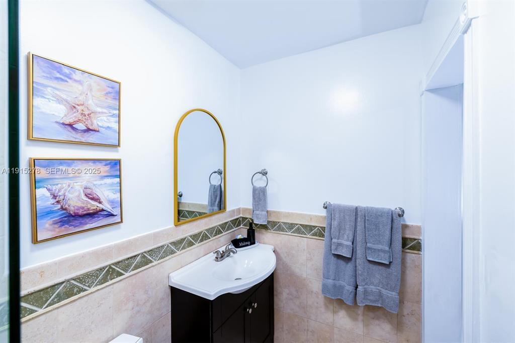 Building Photo - 312 N Luna Ct