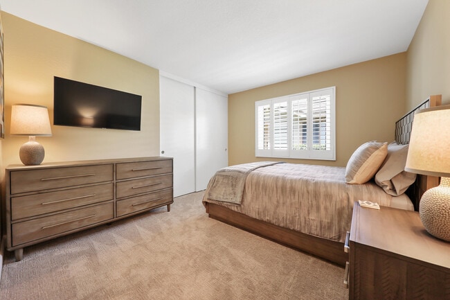 Building Photo - 363 San Remo St