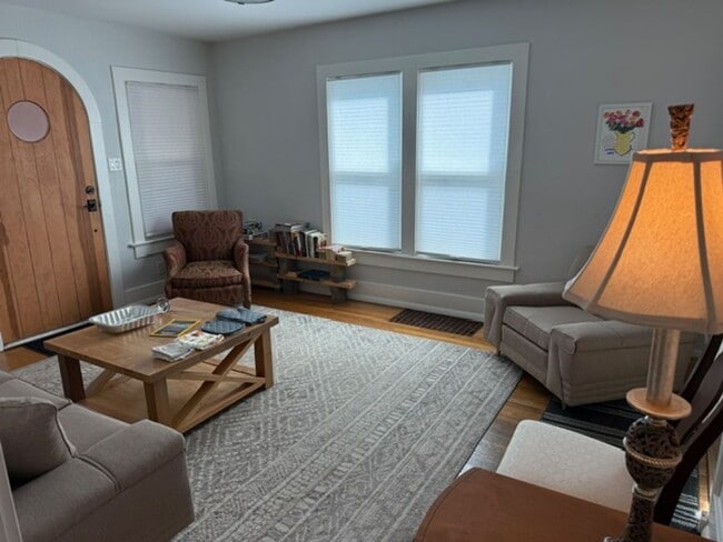 Building Photo - Gorgeous 2 Bedroom in Old Colorado City
