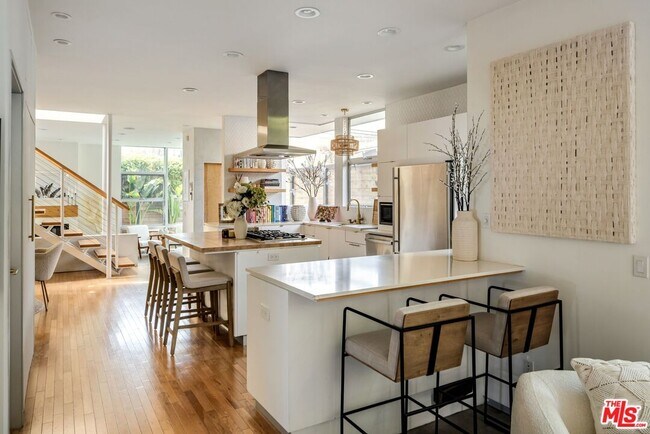 Building Photo - 844 California Ave