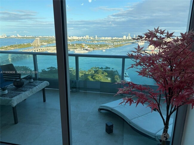 Building Photo - 900 Biscayne Blvd