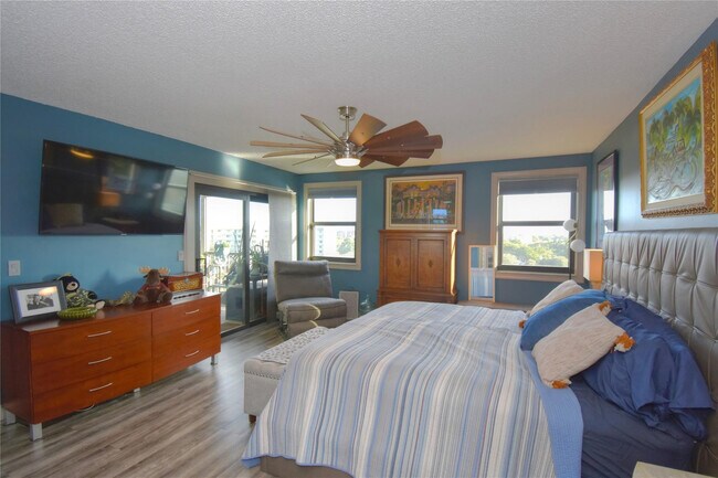 Building Photo - 2238 N Cypress Bend Dr