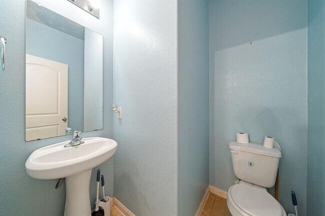 Building Photo - 1331 Diamond Drape Dr
