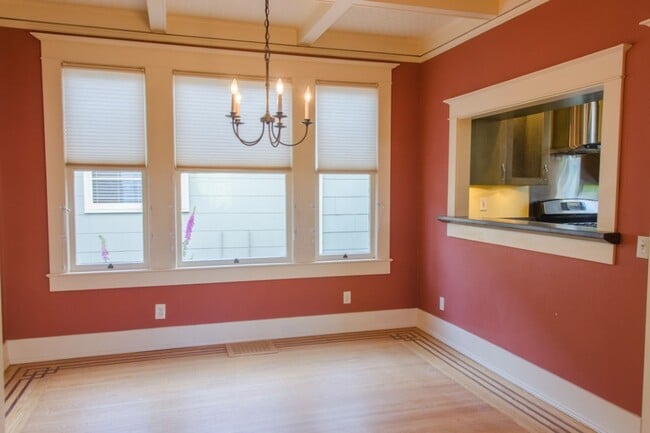Building Photo - 4Bd/2.75Ba Seattle House