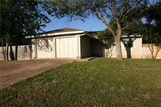 Building Photo - 7209 Shadywood Dr
