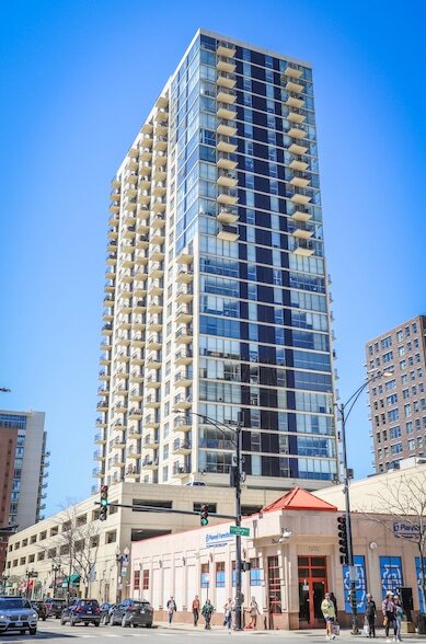 Building Photo - 1212N N La Salle Dr