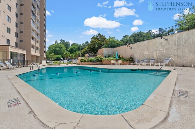 Building Photo - 1825 St Julian Pl